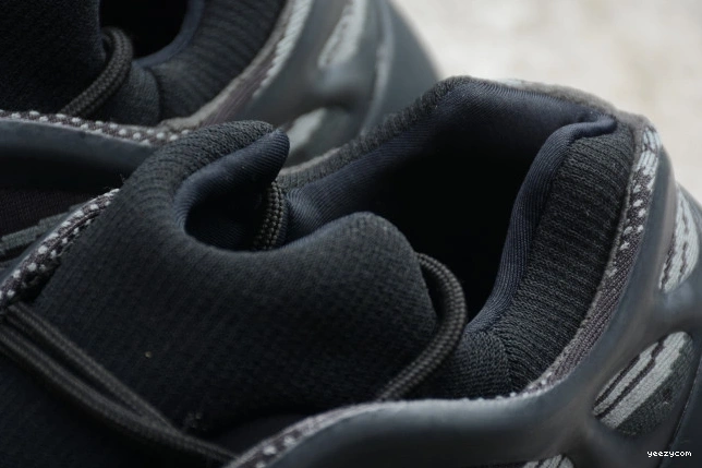 700 Black Yeezy Adidas H67799 Boost V3 0815
